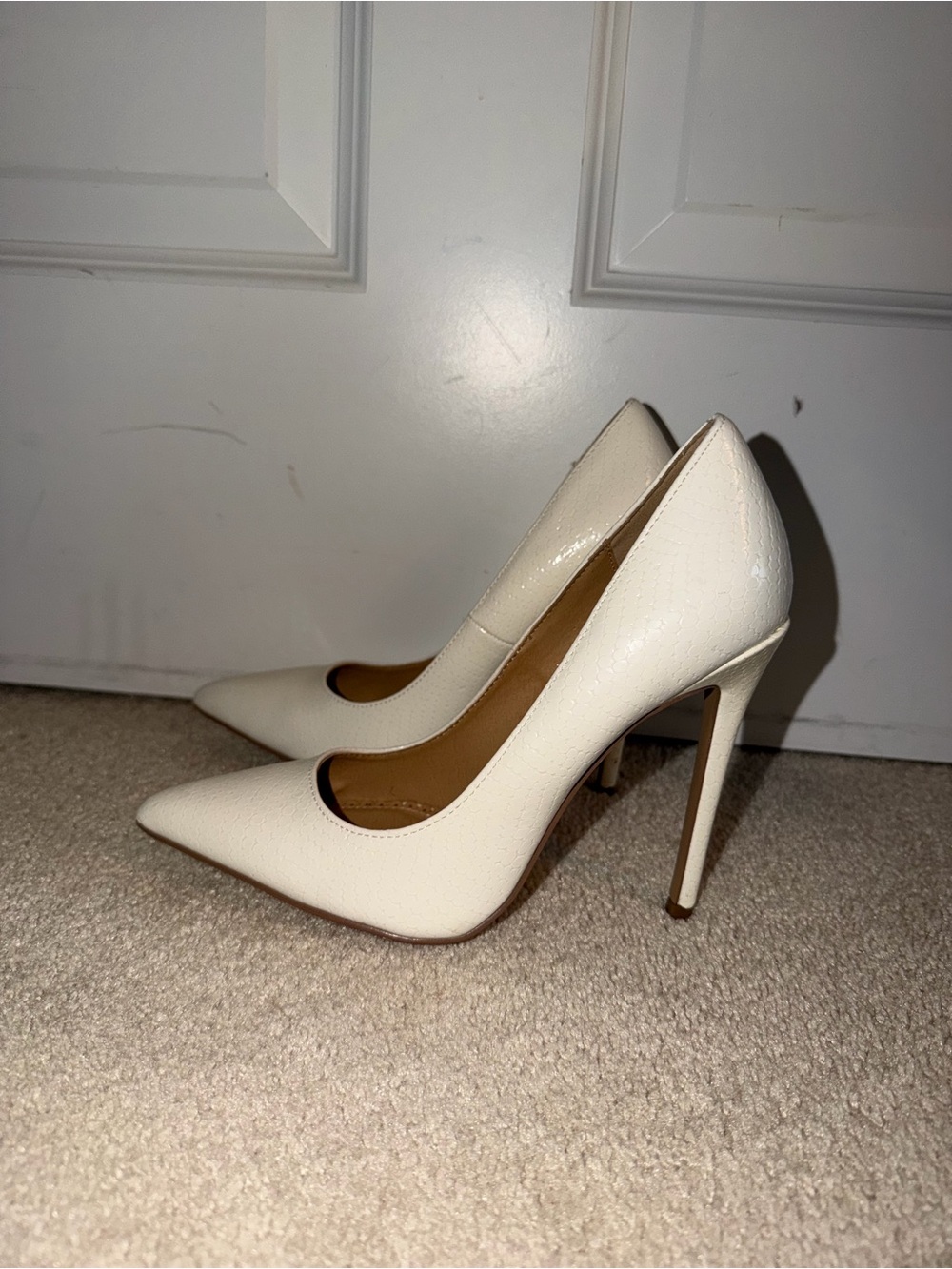 Shoe Republic LA White Pointed-Toe Stiletto Pumps
